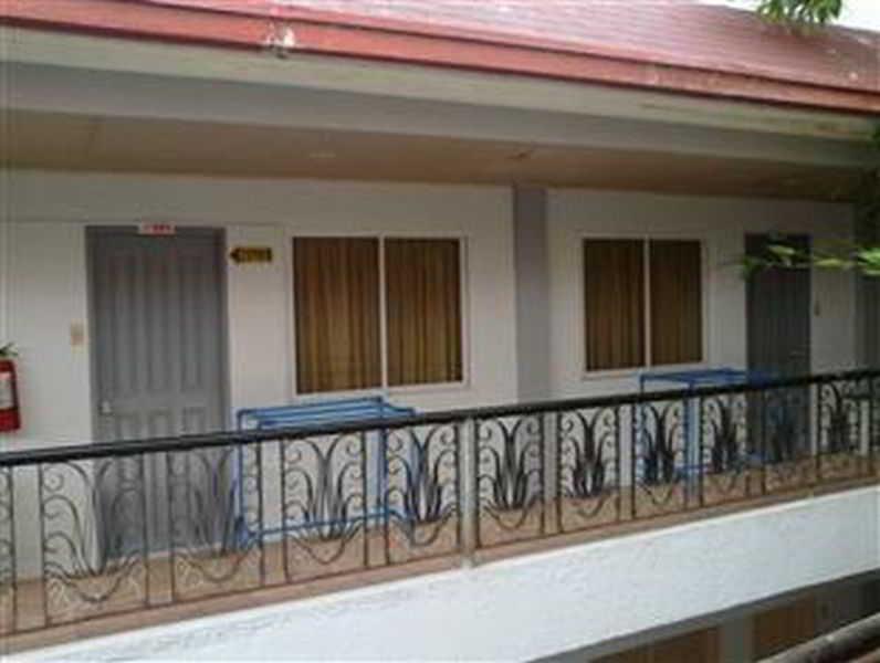 Queen\'S Beach Resort Manoc-Manoc Exterior foto