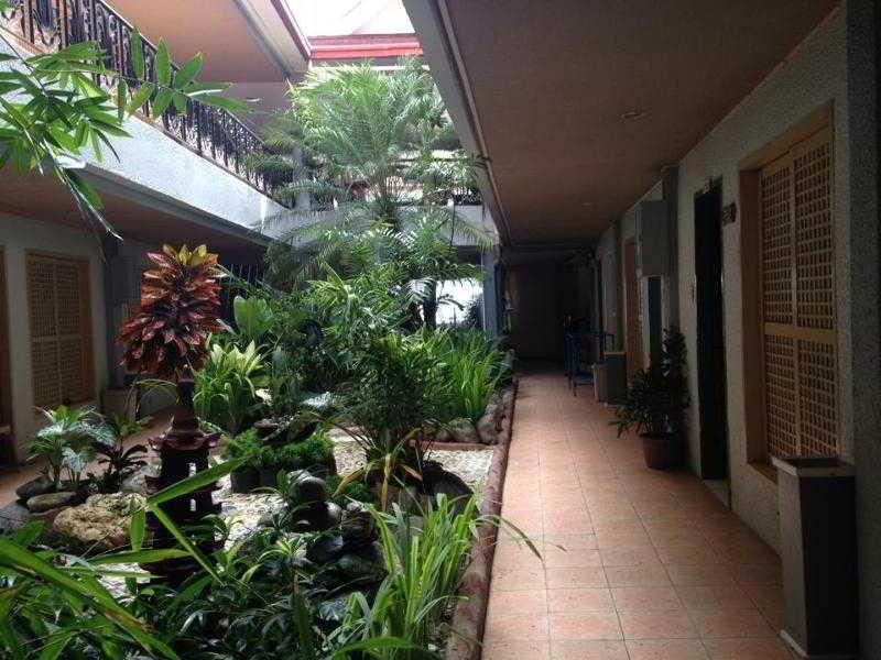 Queen\'S Beach Resort Manoc-Manoc Exterior foto