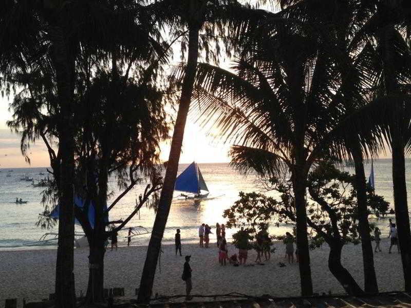 Queen\'S Beach Resort Manoc-Manoc Exterior foto